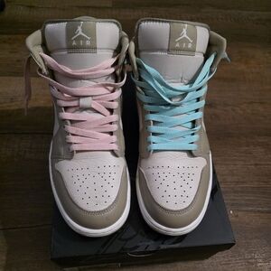AIR JORDAN 1 MID LEGEND LT BROWN/ KAHKI PHANTOM